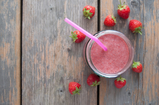 The BEST vegan strawberry smoothie…!