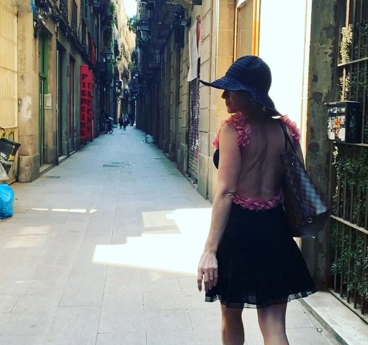 Throw back to my birthday a few weeks ago….walking the beautiful streets of Barcelona feeling full of joy. ⁣
⁣
Happiness is an inside job.⁣
⁣
Gratitude is the secret sauce.⁣
⁣
Being full…